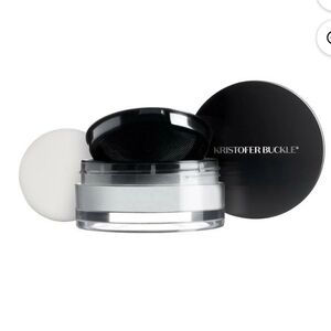 [Kristofer Buckle] Casting Call Translucent Setting Powder for a Flawless Finish